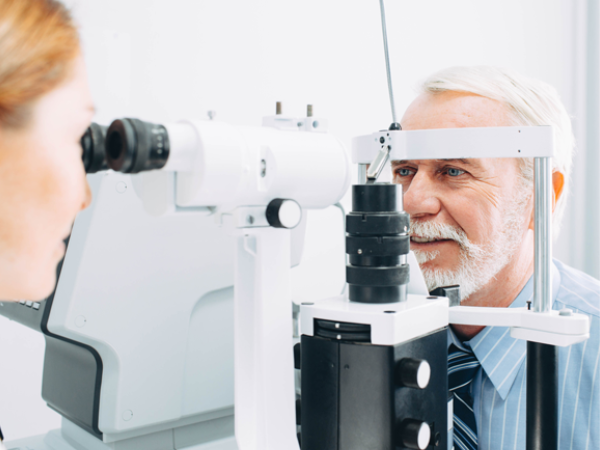 Diagnosis Cataracts at Kleiman Evangelista Eye Centers of Texas mobile