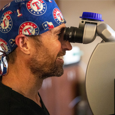 Dr Frasier performing LASIK at Kleiman Evangelista Eye Centers of Texas